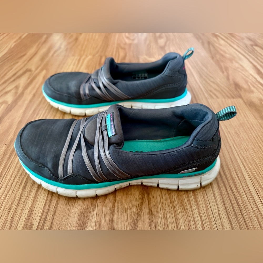 Skechers Memory Foam women’s slip on sneakers blue green size 7M - Picture 3 of 6